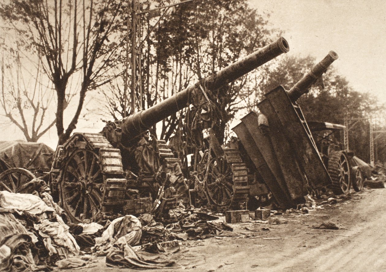 Een klein deel van de enorme buit aan kanonnen op de terugtocht van Isonzo naar Piave door Photographer German