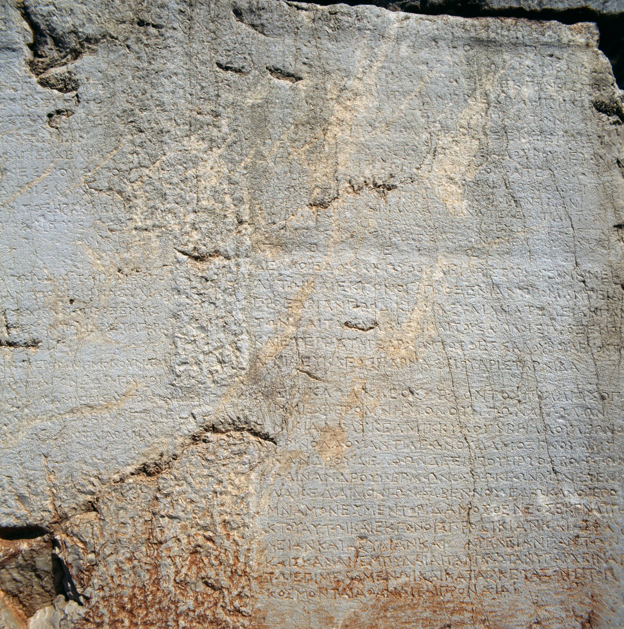 Muur met inscripties nabij de Tempel van Apollo, Delphi (Unesco Werelderfgoedlijst) door Blaise Nicolas Le Sueur