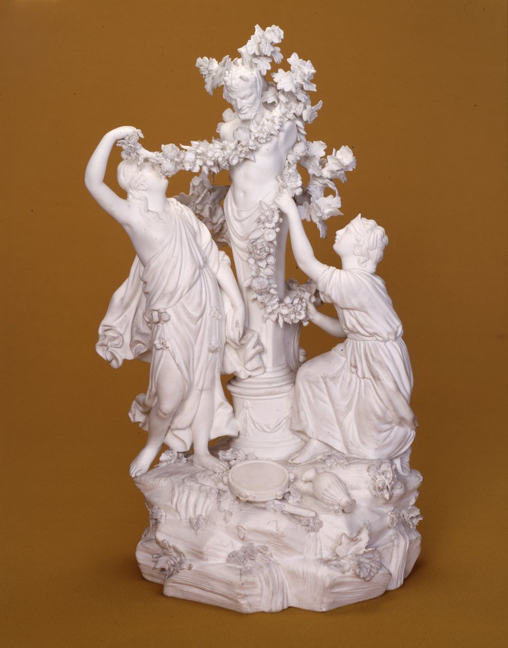 Beeldengroep van Twee Bacchanten die Pan versieren, Derby, c.1780 door Pierre Stephan