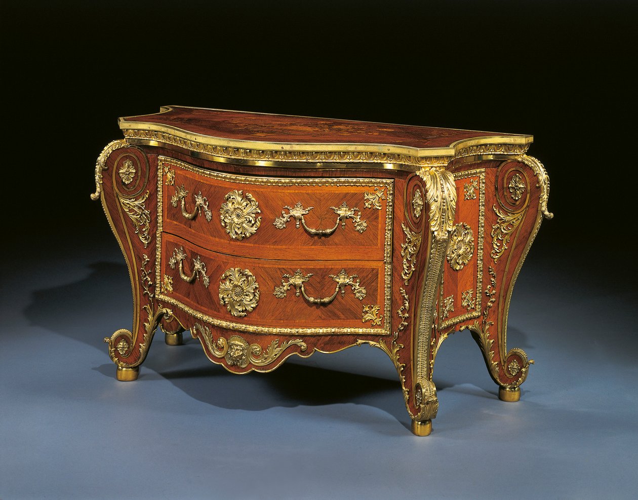 George III bombe commode, c.1760-65 door Pierre Langlois