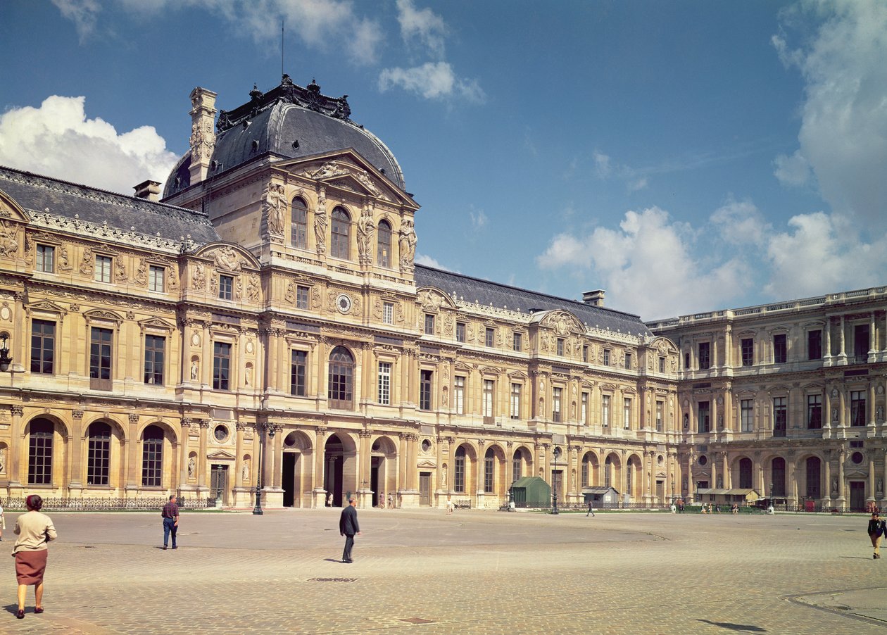 De Henri II gevel in de Cour Carree door Pierre Lescot