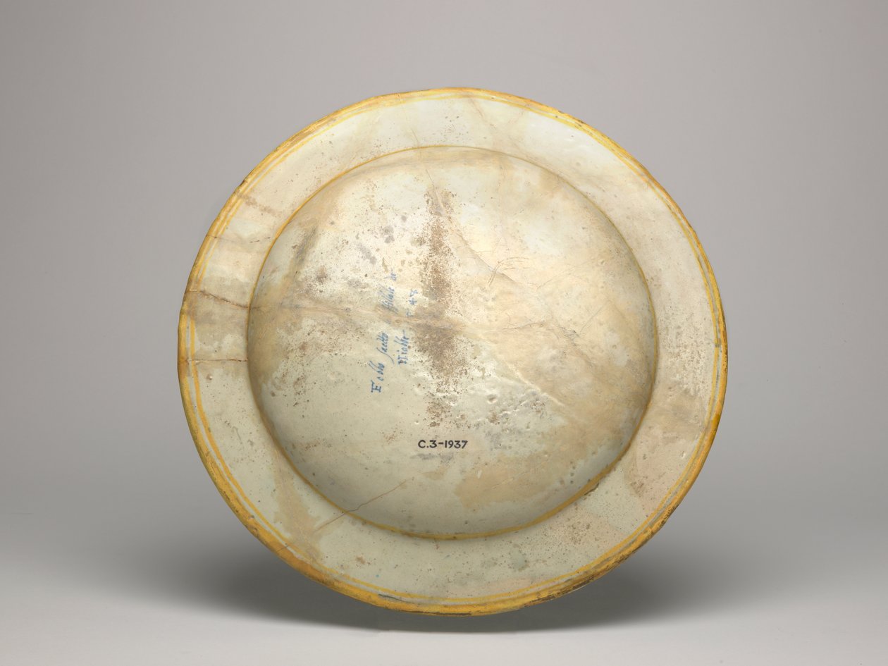 Majolica schaal, Apollo die de Zonen van Niobe doodt door Polidoro da Caravaggio