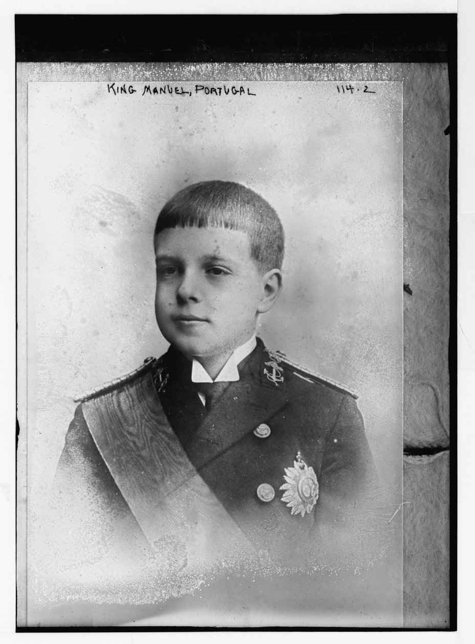 Koning Manuel van Portugal als jongen door Portuguese Photographer