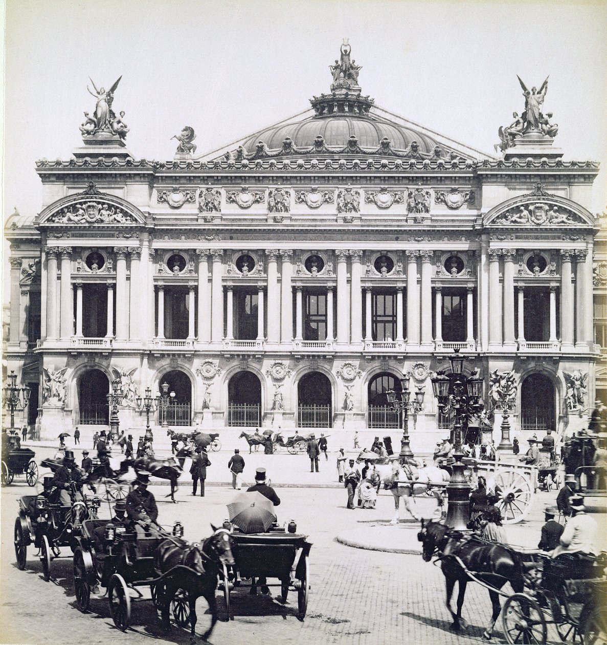 Het Opera House, Parijs, 14 mei 1893 door Portuguese Photographer