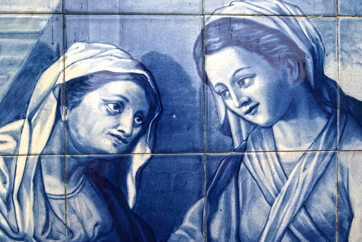 Detail van Maria die de vrouw van de herbergier ontmoet, Decoratief paneel dat Maria en Jozef toont bij de herberg, Lamego, Portugal. 1738 door Portuguese School