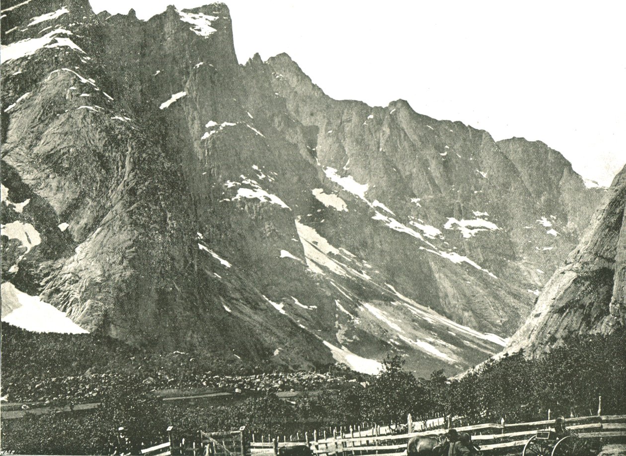 De Trolltindane bergen, Horgheim, Noorwegen door Poulton and Co