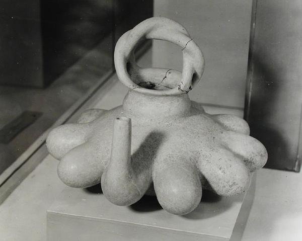Vaas versierd met tien tepelvormen, Huasteeks door Pre Columbian Pre Columbian
