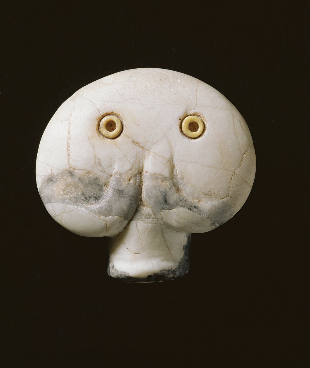 Amulet van een ramskop met ingelegde kraalogen door Predynastic Period Egyptian
