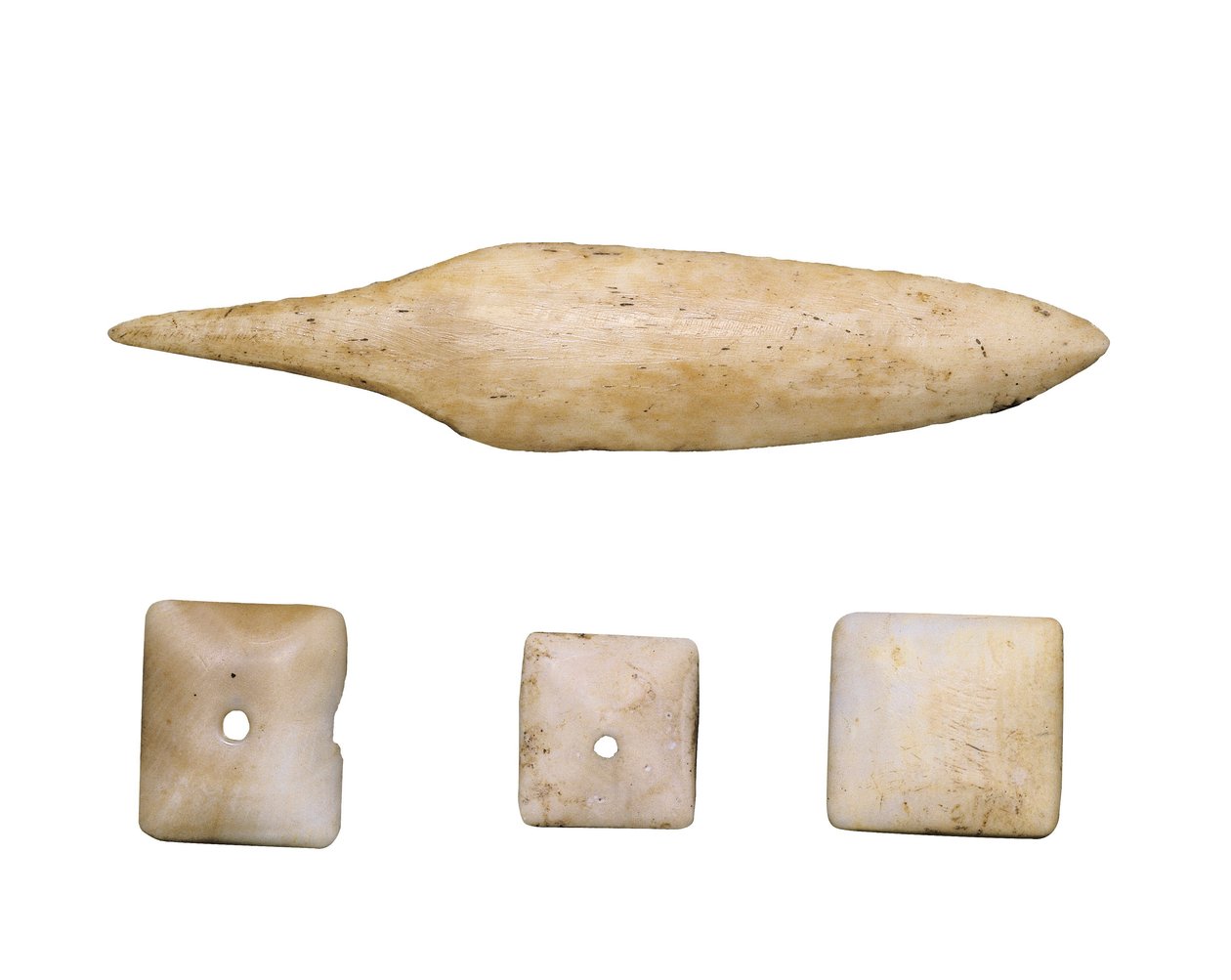 Prehistorie (Neolithicum): Pijlpunt en beenknopen. Uit Cueva Toralla (Lleida) door Prehistoric Prehistoric