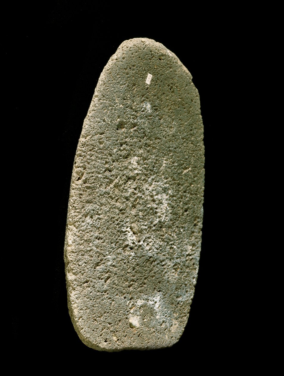 Prehistorie: stenen werktuig gebruikt om tarwe te malen. Neolithicum. Umbrië, Italië. Perugia, Museo Archeologico Nazionale dell