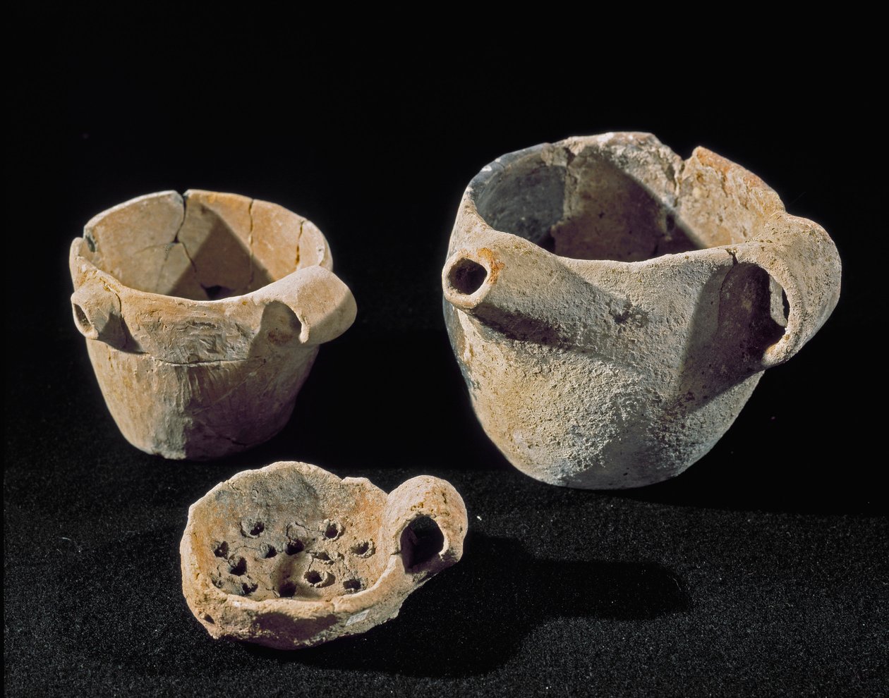 Prehistorie: diverse tafelaccessoires. IJzertijd. Uit Umbrië. Perugia, Museo Archeologico Nazionale dell