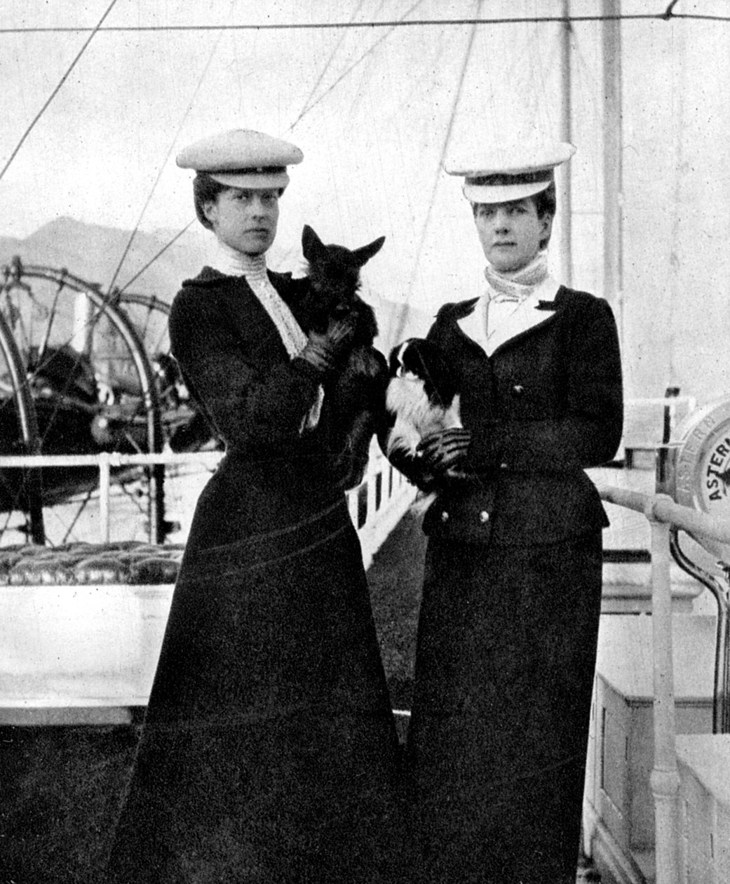 Koningin Alexandra 1844-1925 met haar dochter Prinses Victoria 1868-1935, 1908 door Queen Alexandra
