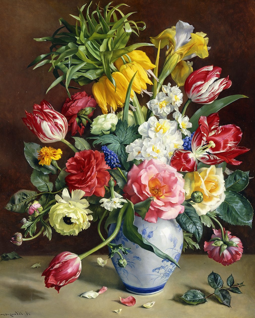 Tulpen, Rozen, Narcissen en andere Bloemen in een Blauwe en Witte Vaas door R. Klausner