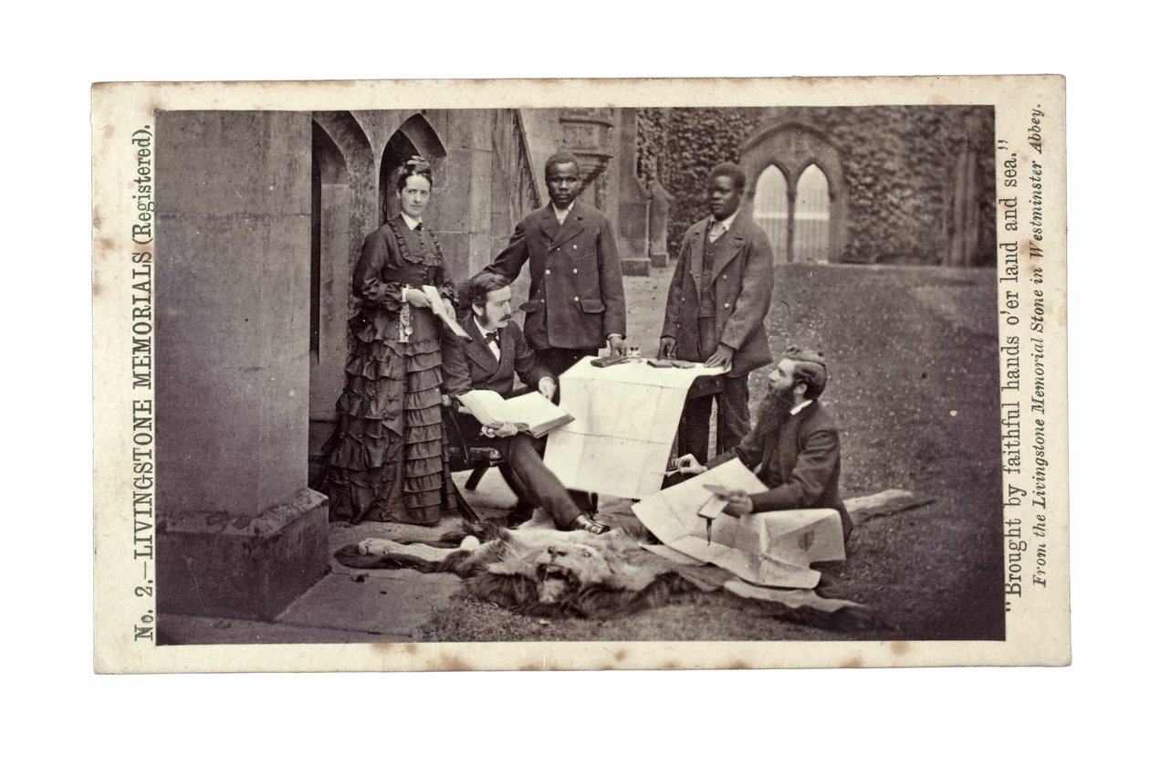 Tom en Agnes Livingstone, Abdullah Susi, James Chuma en Horace Waller, Newstead Abbey, Engeland, juni 1874 door R. and Son Allen