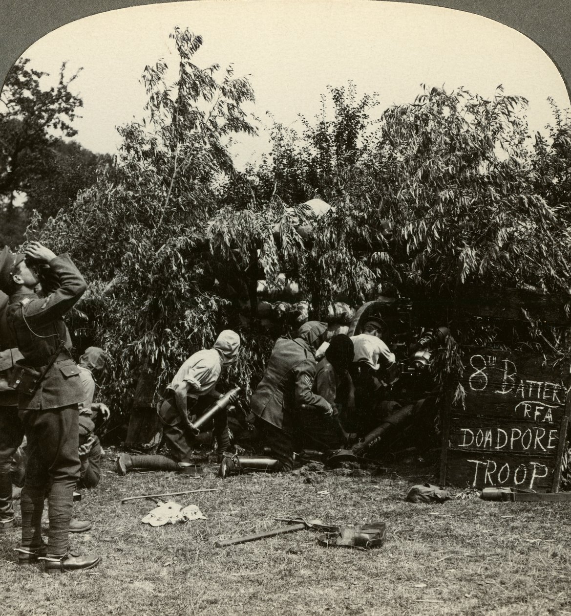 Kanonniers met gasmaskers, Eerste Wereldoorlog, 1914-1918 door Realistic Travels Publishers