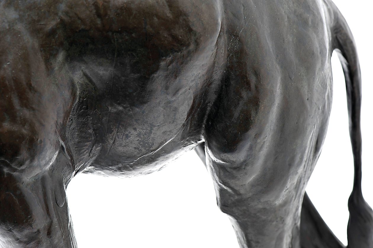 Grote giraffe met gebogen hoofd, gemodelleerd 1909-10, gegoten voor 1913 door Rembrandt Bugatti