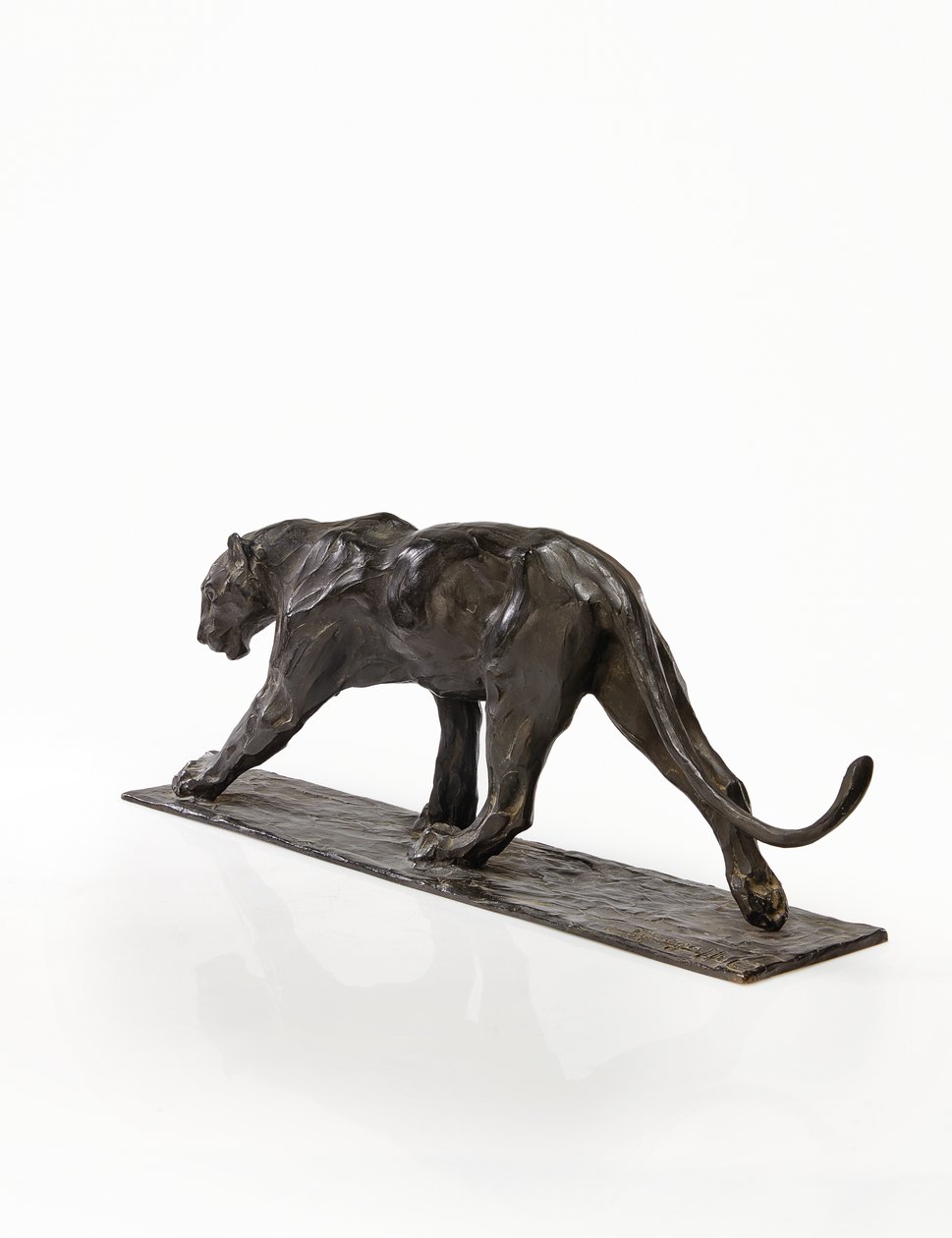 Panter lopend, achterpoot opgetild, c.1904 (gepatineerd brons) door Rembrandt Bugatti