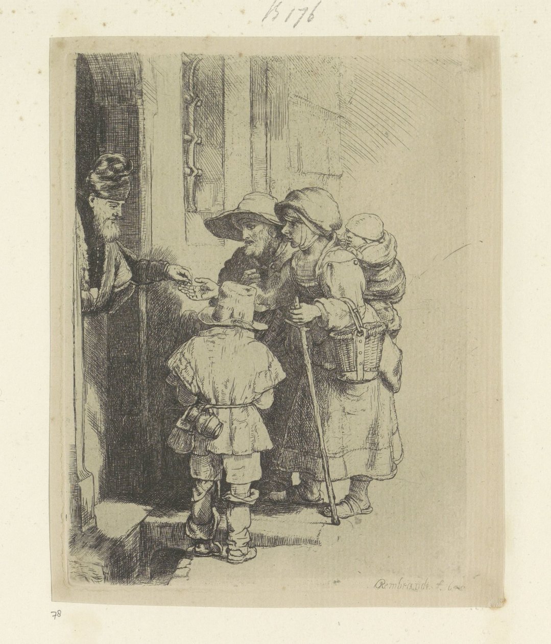 Bedelende familie ontvangt een aalmoes aan de deur van een huis door Rembrandt van Rijn