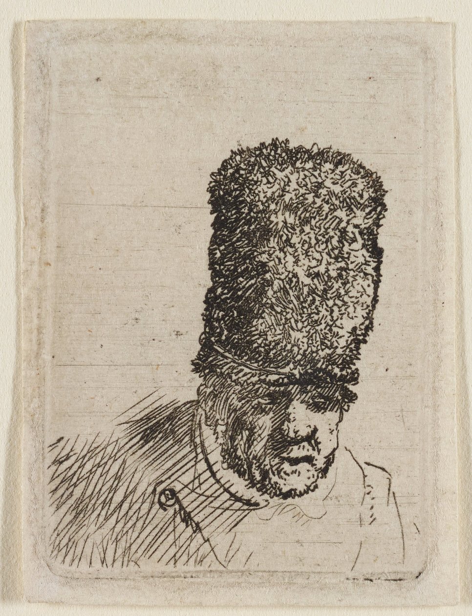 Hoofd van een oude man met een hoge bontmuts: buste door Rembrandt van Rijn