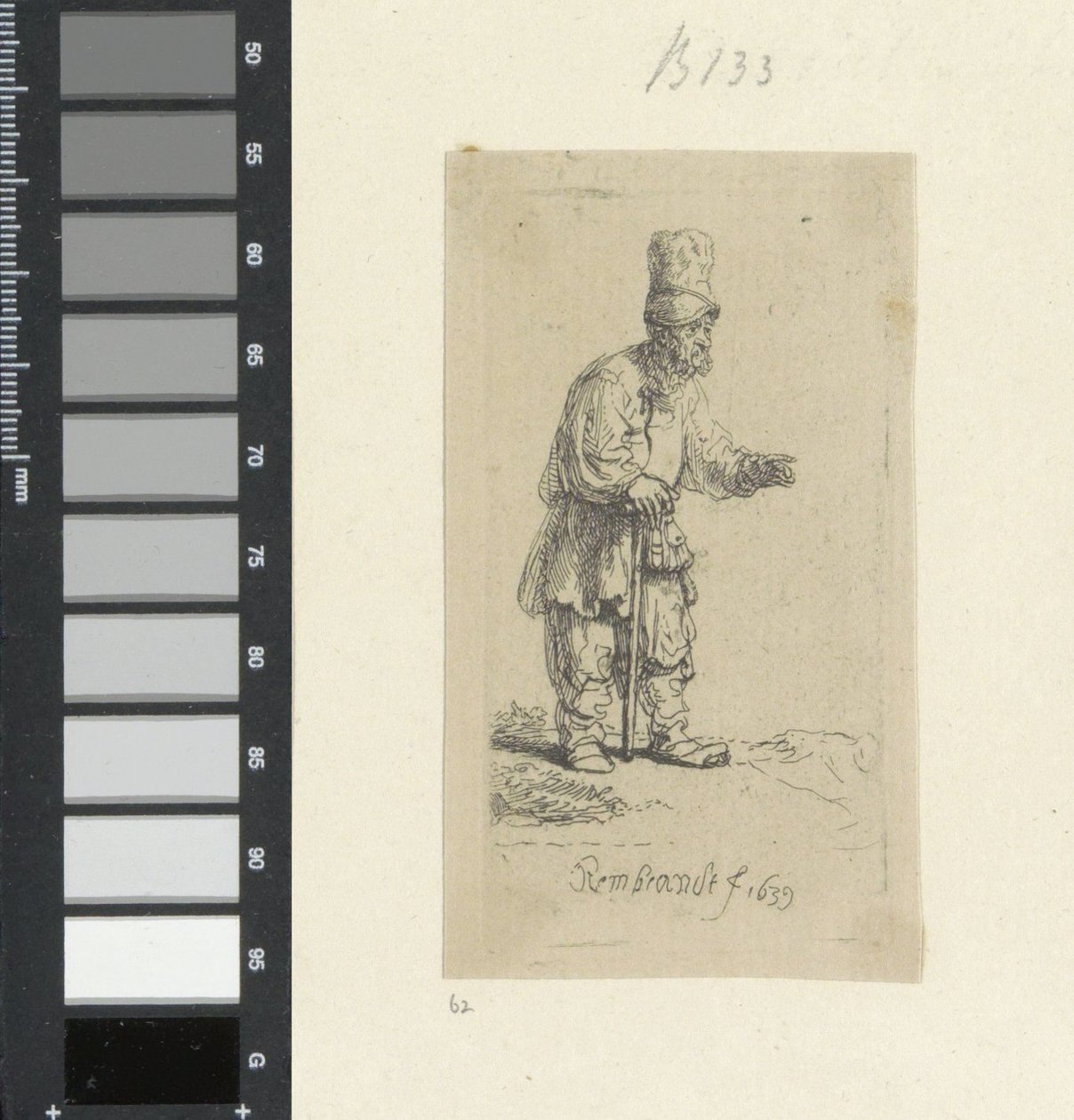 Staande boer met hoog hoofddeksel, leunend op een stok door Rembrandt van Rijn
