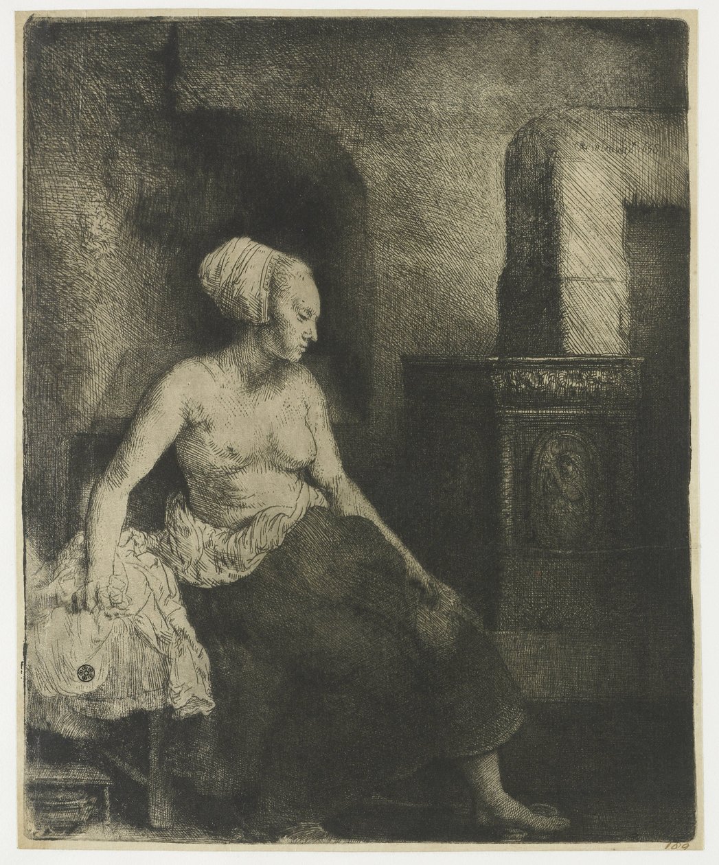 Vrouw zittend half gekleed naast een kachel door Rembrandt van Rijn