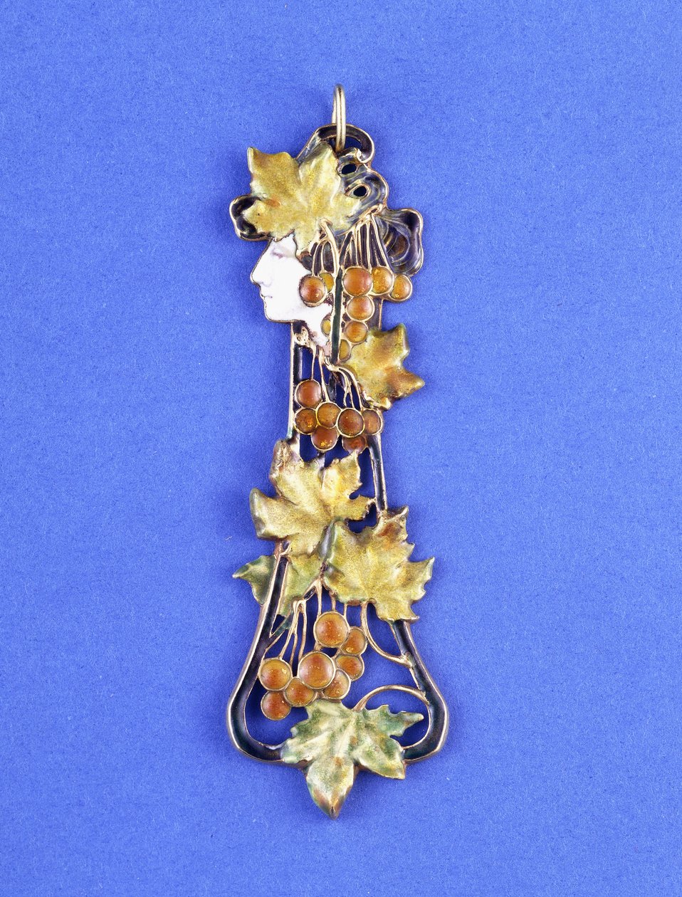 Een Lalique hanger, gevormd als een Art Nouveau meisjeshoofd in profiel, ca.1900 door Rene Jules Lalique