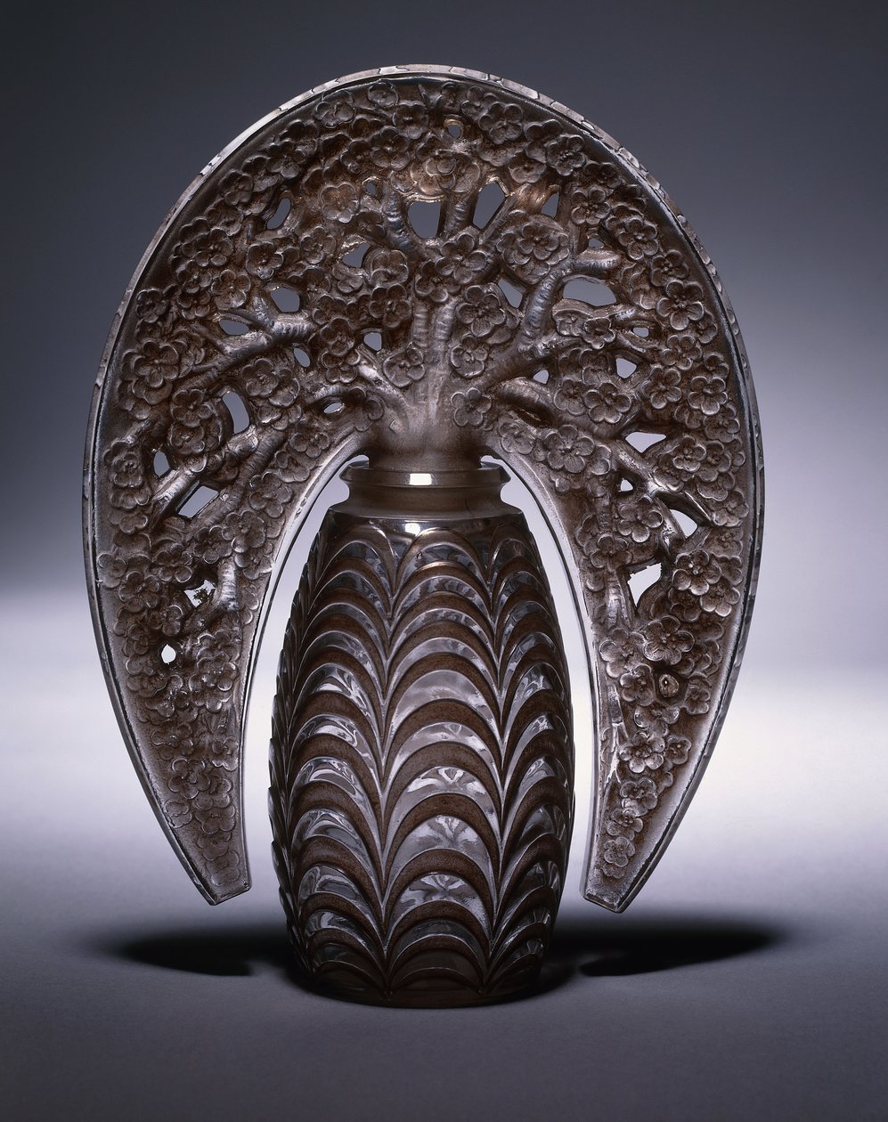 Bouchons Fleurs de Pommiers No. 493, ca.1919 door Rene Jules Lalique