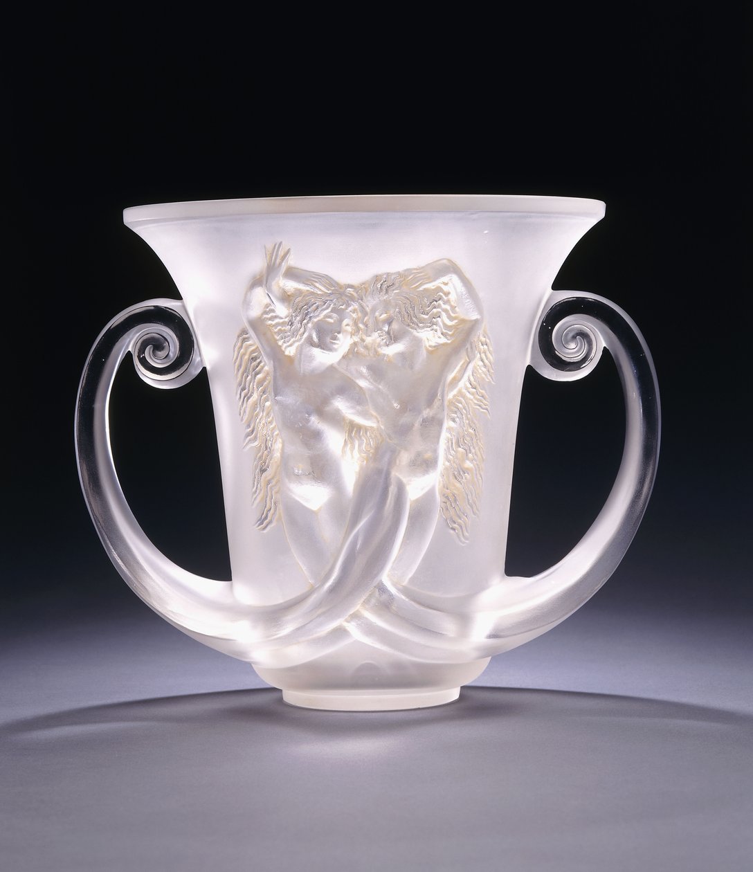 Nadica; een zeer zeldzame gegoten glazen vaas met twee zeemeerminnen, ca. 1930s door Rene Jules Lalique