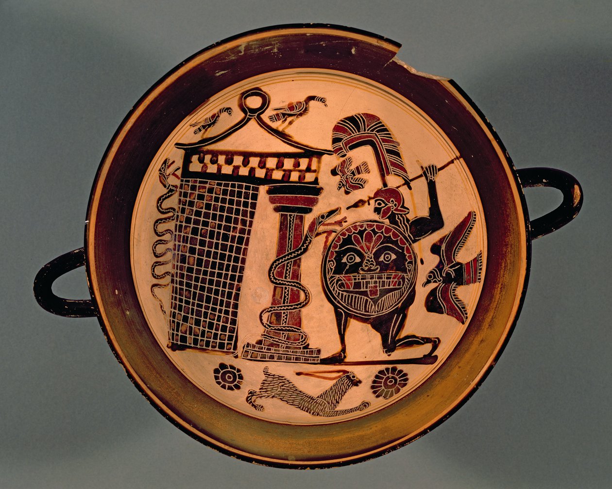 Laconische zwartfigurige beker met een krijger die een slang aanvalt, 6e eeuw v.Chr. door Rider Painter