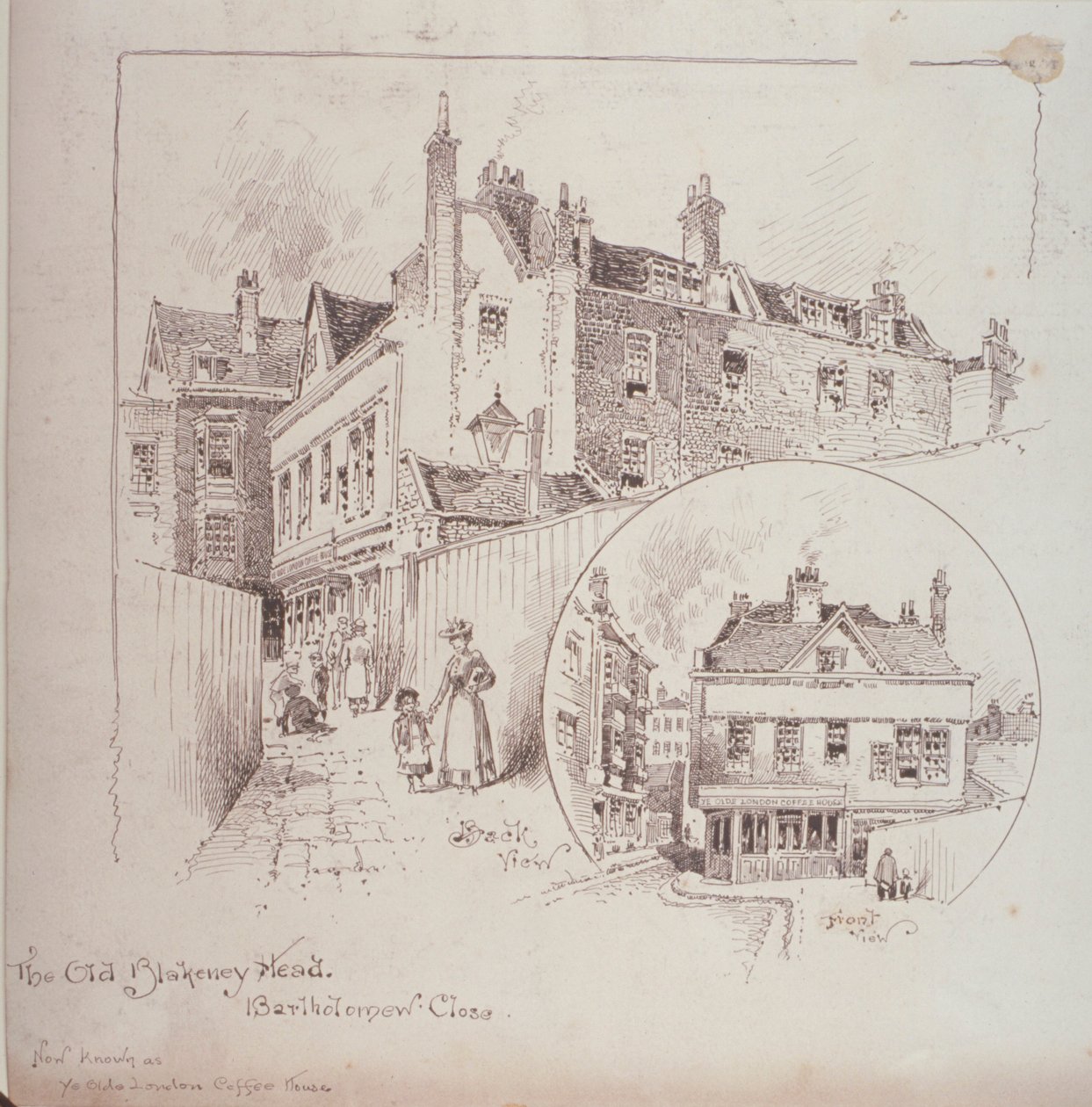 Achteraanzicht van de Old Blakeney Head Inn, Bartholomew Close, Londen, ca. 1900 door Robert Randoll
