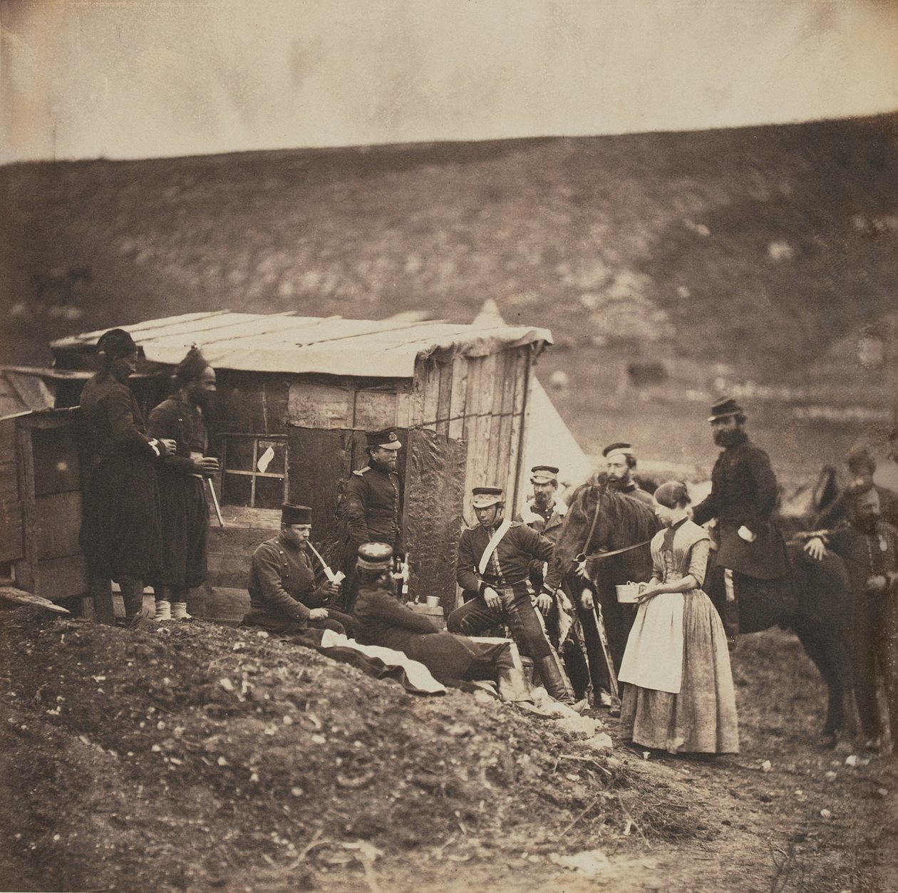 Groep Franse en Engelse troepen in het kamp van de 4e Dragonders, uit een album van 52 foto