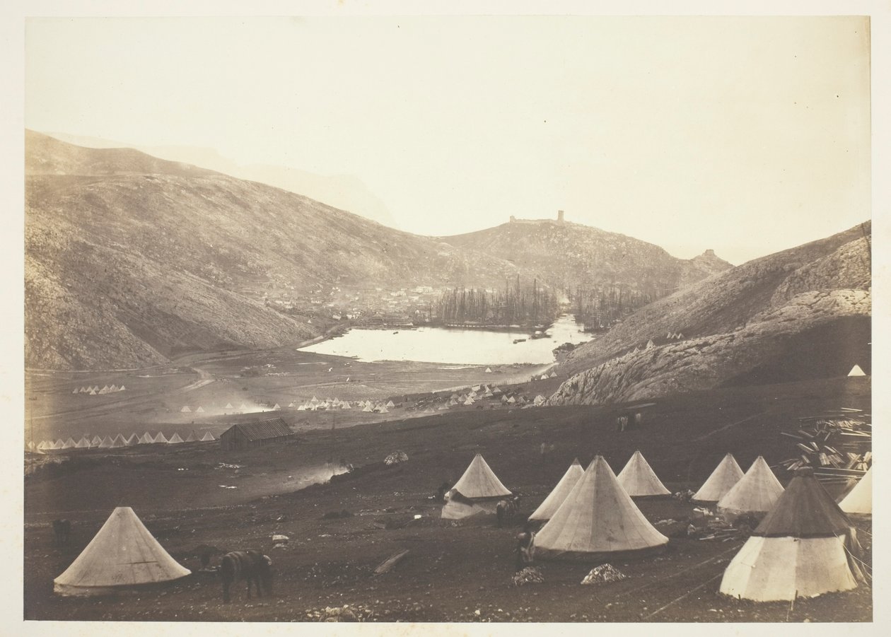 Balaklava vanaf de heuvel van de wacht door Roger Fenton
