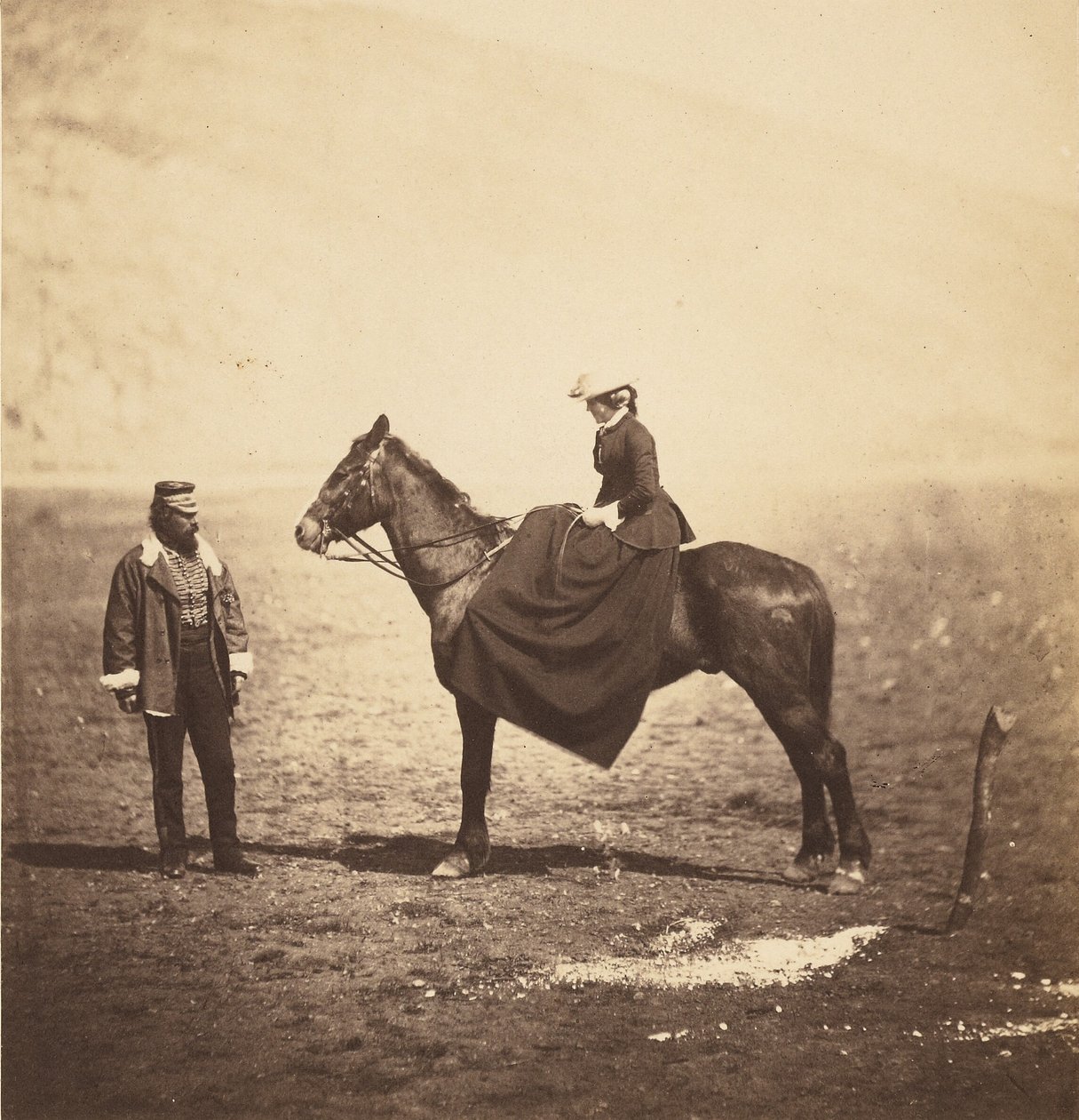 Henry Duberly Esq., betaalmeester, 8e Huzaren  Mrs. Duberly. door Roger Fenton