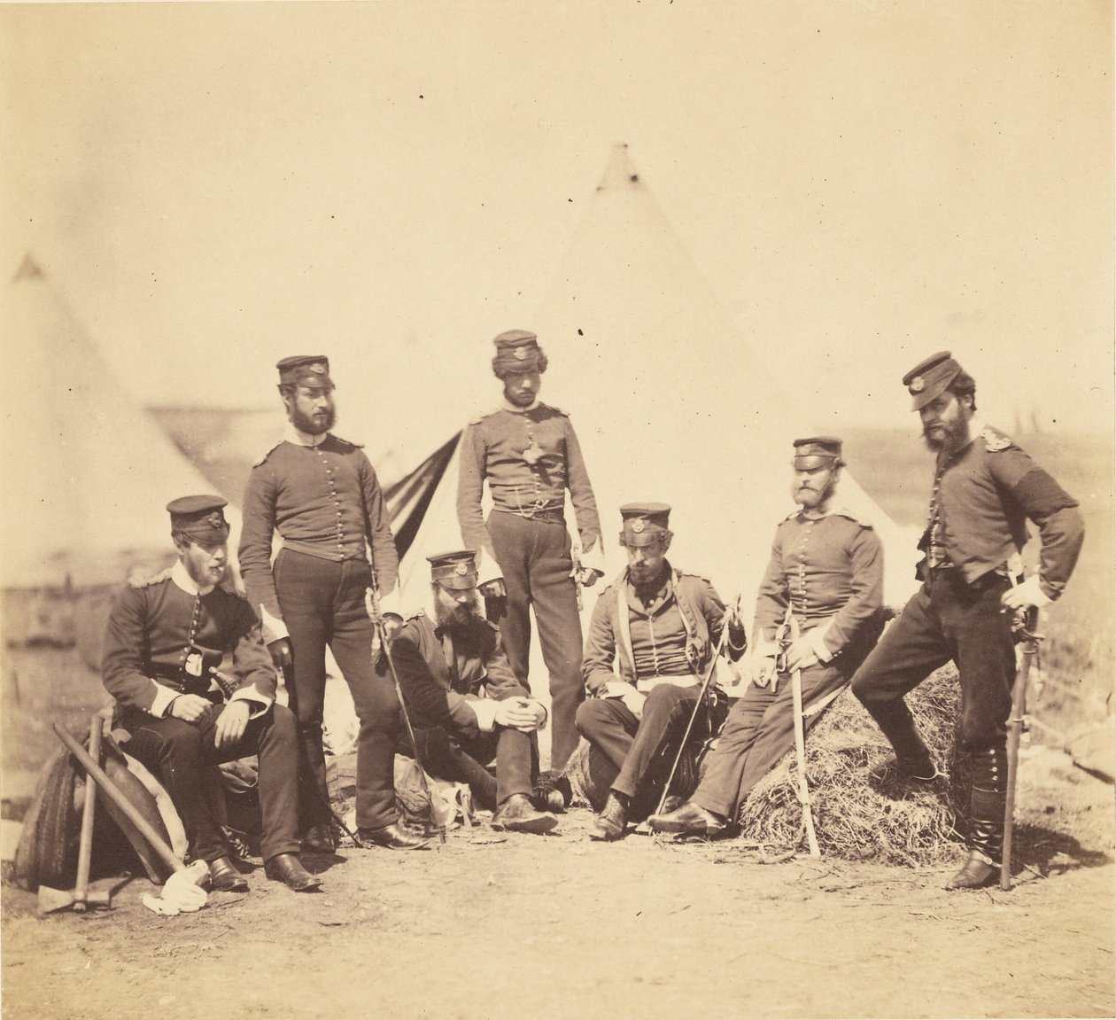 Officieren van het 90e regiment. door Roger Fenton