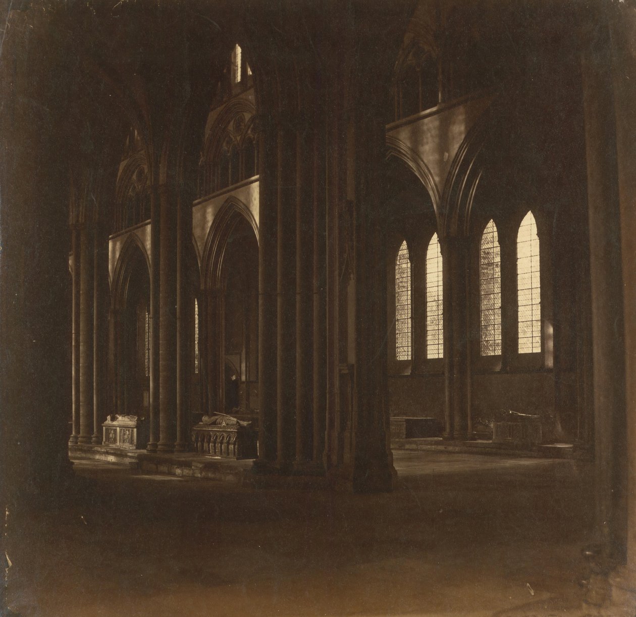 Kathedraal van Salisbury - Het schip, vanaf het zuidelijke transept, 1858 door Roger Fenton