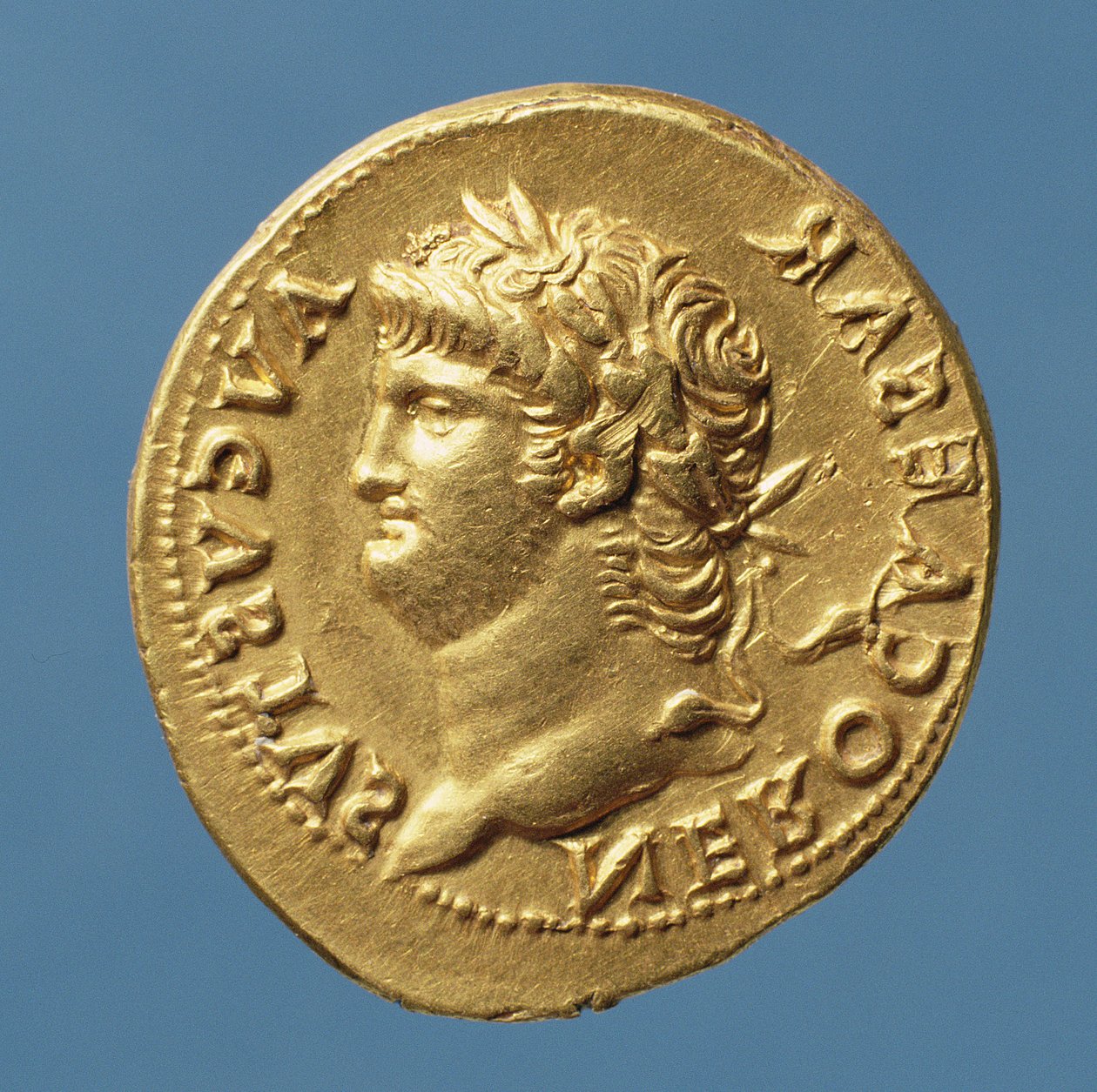 Aureus (voorzijde) van Nero (54-68 na Christus) met een lauwerkrans. Opschrift: NERO CAESAR AVGVSVS door Roman