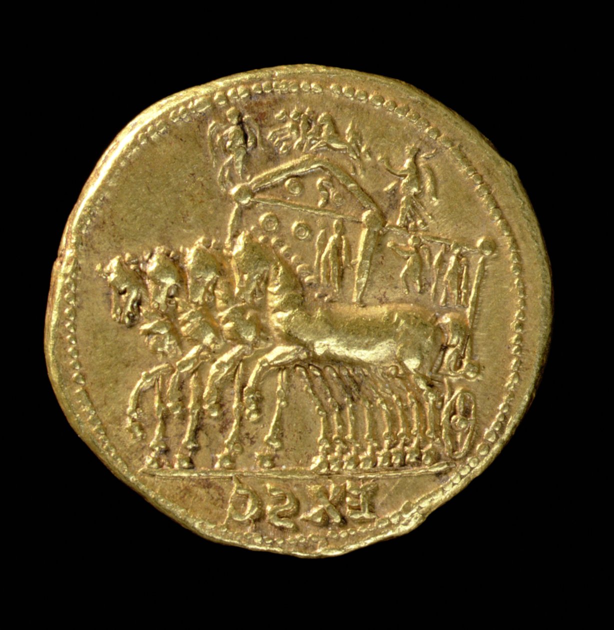 Aureus (achterkant) van de vergoddelijkte Claudius, geslagen onder Nero, met een wagen met vier paarden door Roman