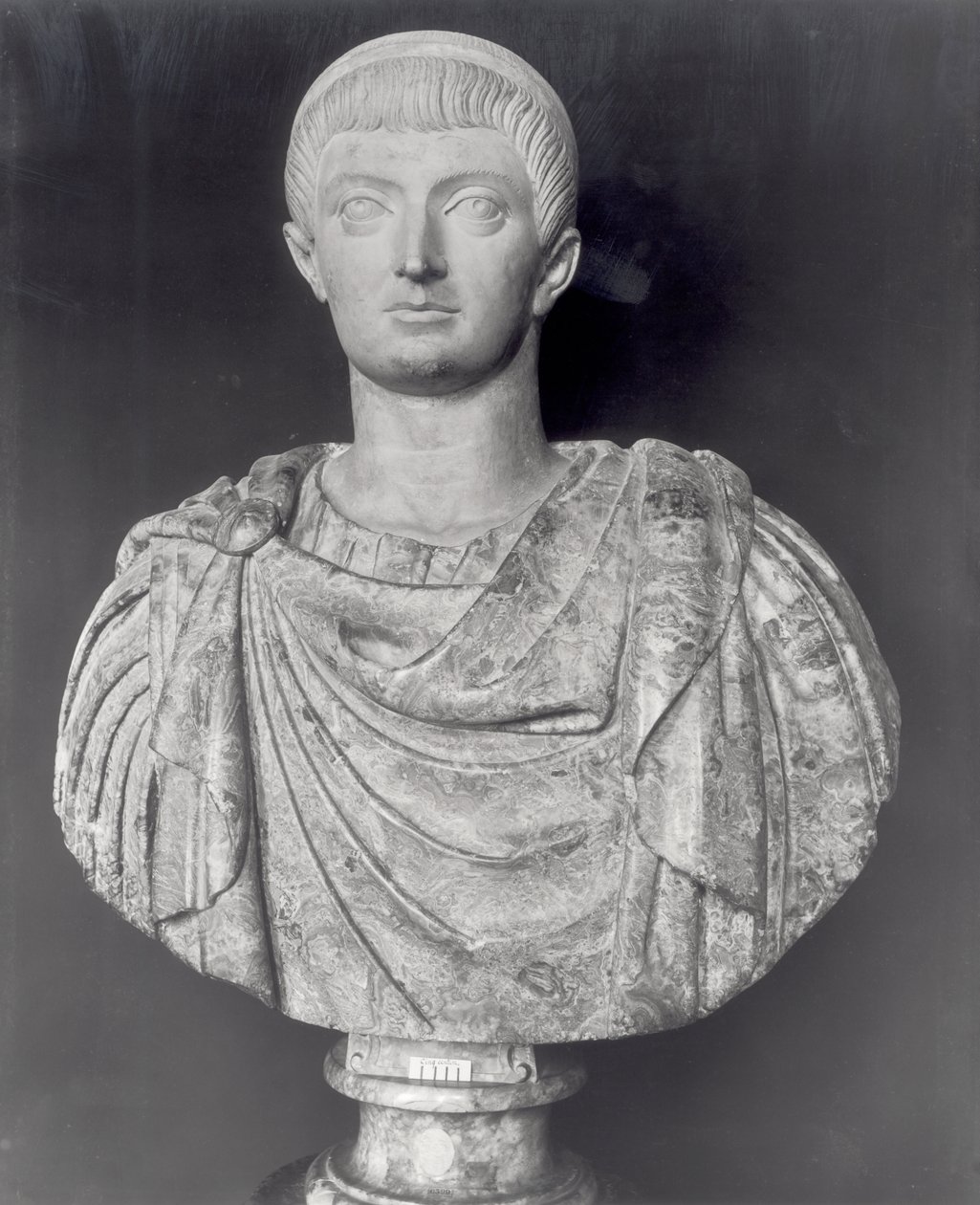 Constantijn I (ca. 274-337) ca. 350 AD (marmer) door Roman