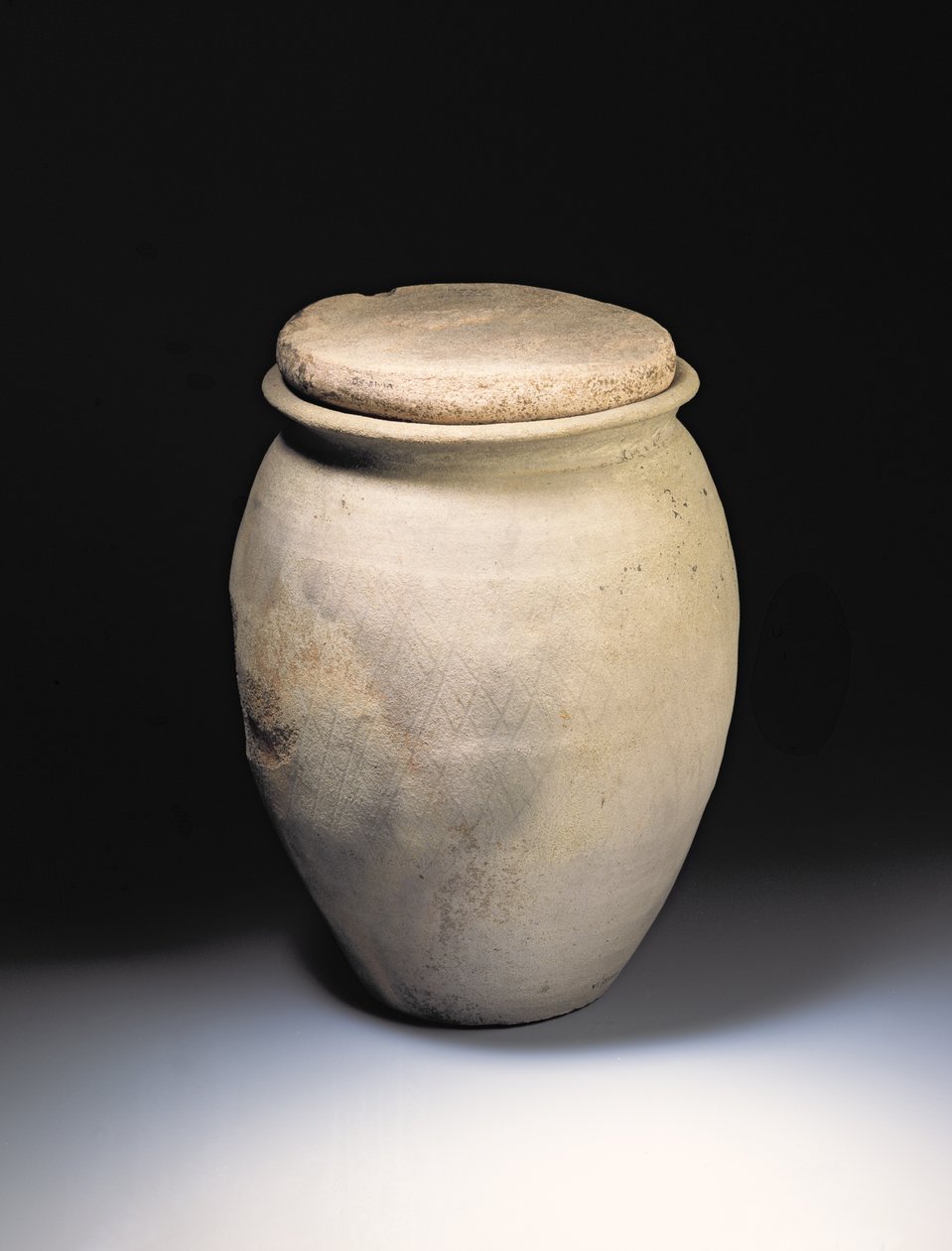 Crematie urn met rasterpatroon, van de Romeinse site in Newstead, Melrose door Roman