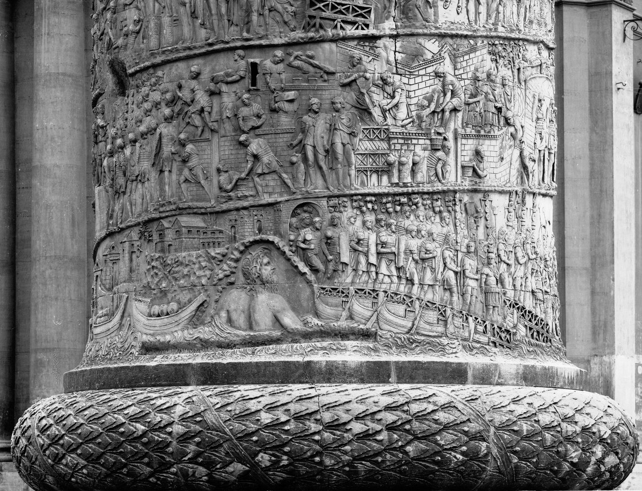 Eerste twee registers van Trajans Zuil, opgericht 113 AD door Roman