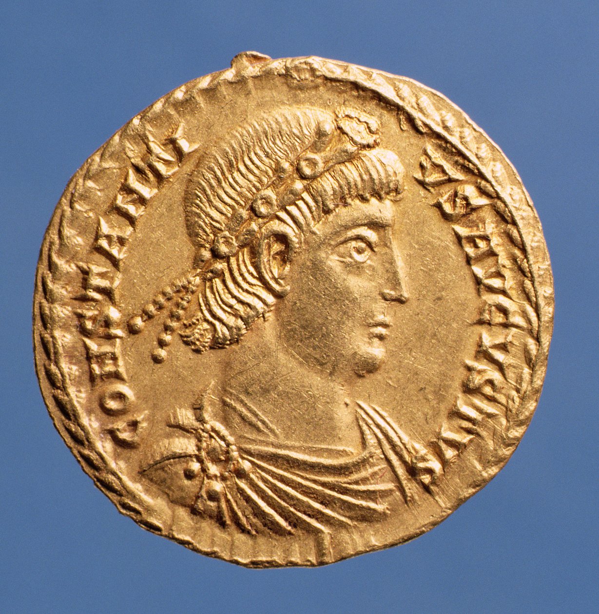 Solidus (voorzijde) van Constantinius II (337-361) gedrapeerd, met een juweel diadeem. Inscriptie: CONSTANTIVS AVGVSTVS door Roman