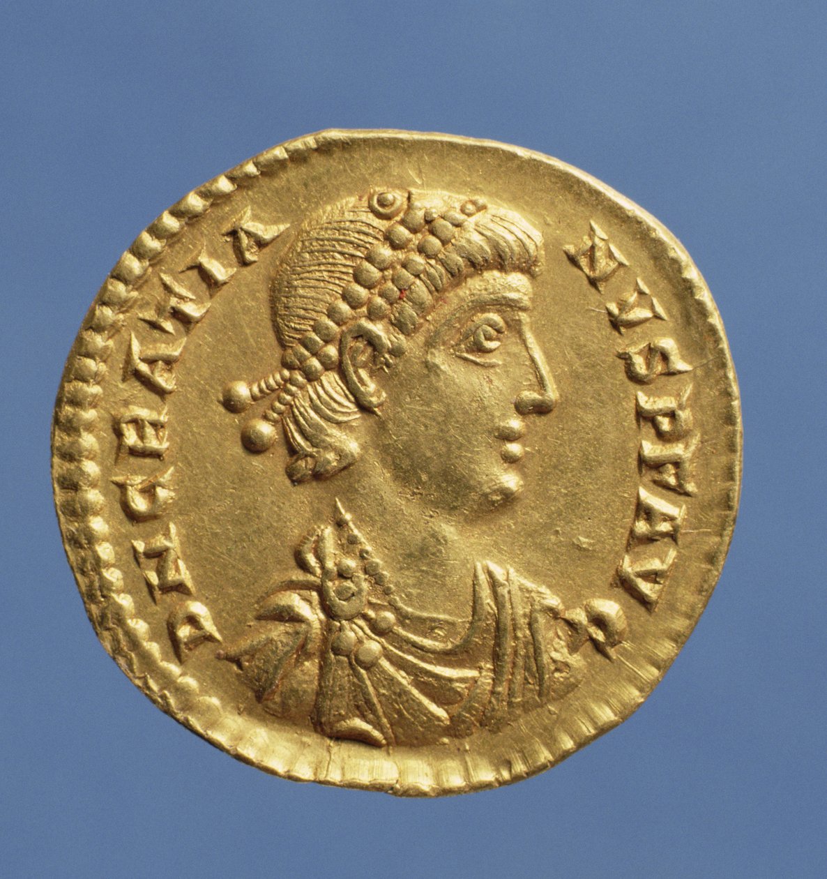 Solidus (voorzijde) van Gratianus (375-383) gedrapeerd, gepantserd met een diadeem. Inscriptie: D N GRATIANVS P F AVG door Roman