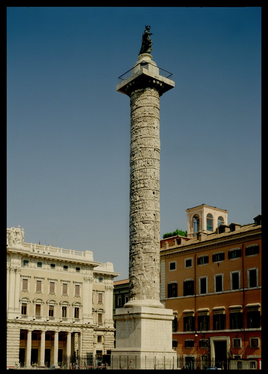 Zicht op de Zuil van Trajanus, 113 AD door Roman