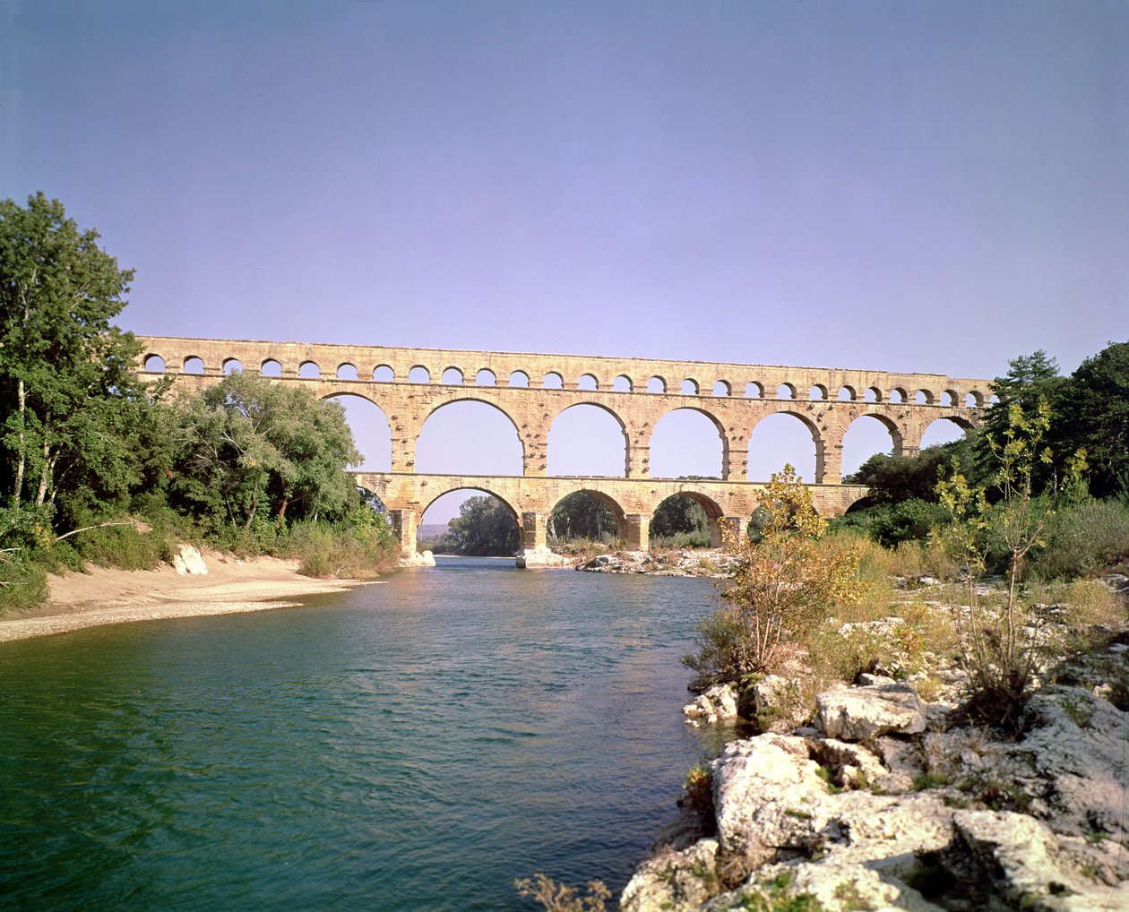 Uitzicht op het aquaduct, gebouwd ca. 19 v.Chr. door Roman