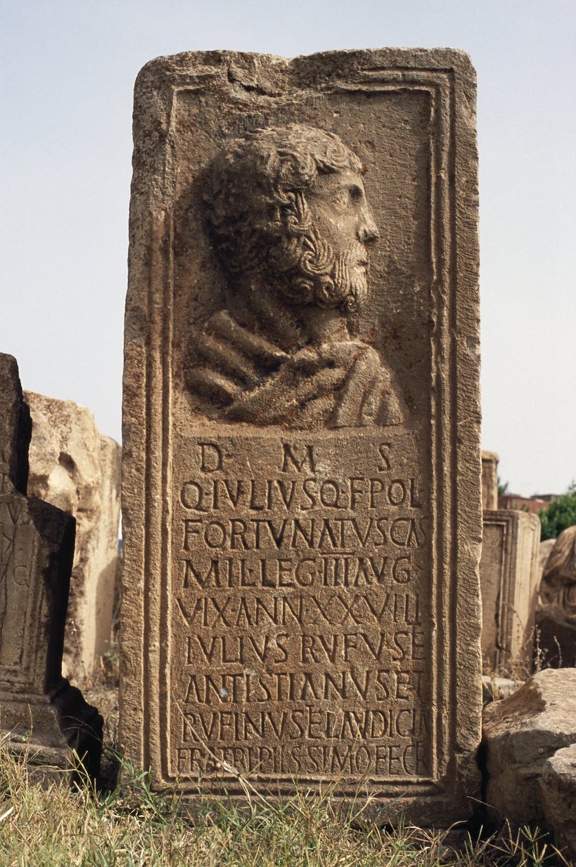 Stèle met een profiel en een tekst door Roman Imperial Period