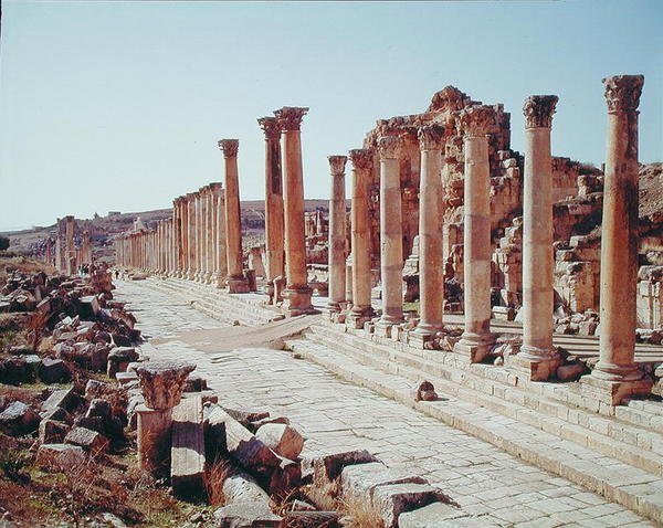 Uitzicht op de Kolommenstraat, oorspronkelijk gebouwd c.39-76 BC door Roman Roman