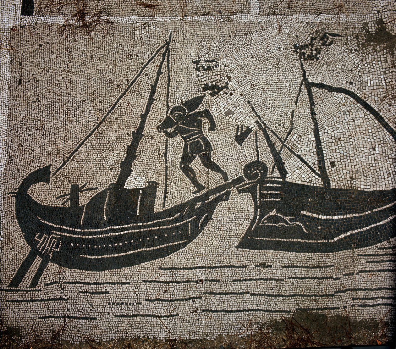 Oud Ostia. Place des Corporations. Mozaïek van de Sabratha Zeelieden Corporatie. Laden van goederen op een schip. door Roman