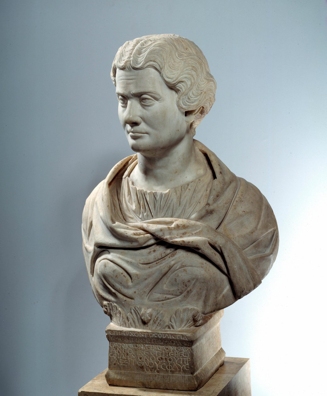 Kunst van het oude Rome: buste van Melitine, priesteres van de moedergoden door Roman