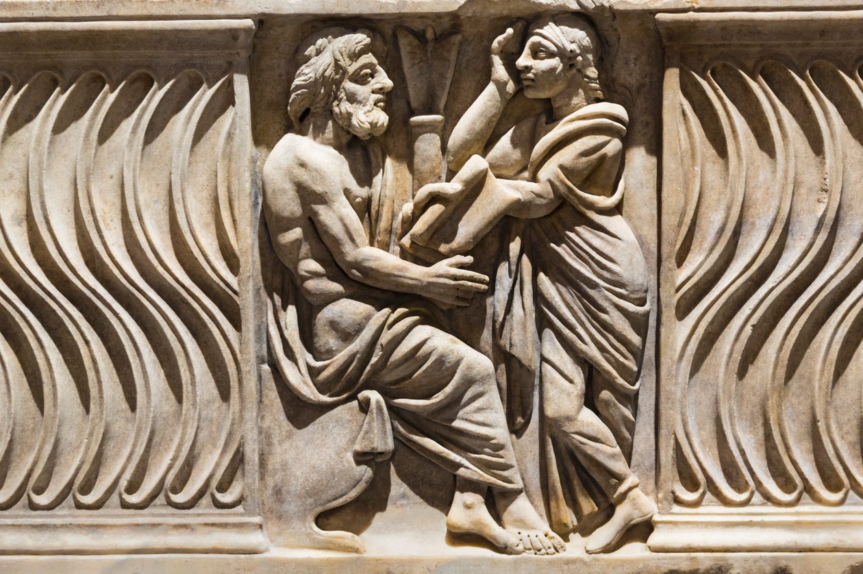 Decoratie op een sarcofaag, afbeelding van een filosoof en muze door Roman