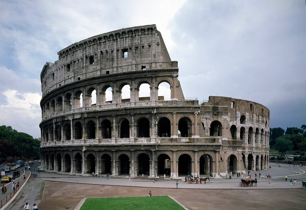 Buitenzicht van het Colosseum, gebouwd tussen 70 en 80 door Roman